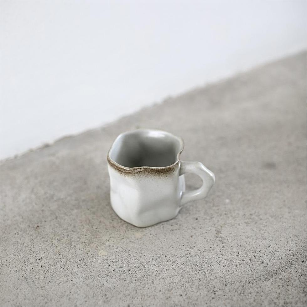 Holly – Speckled Sesame